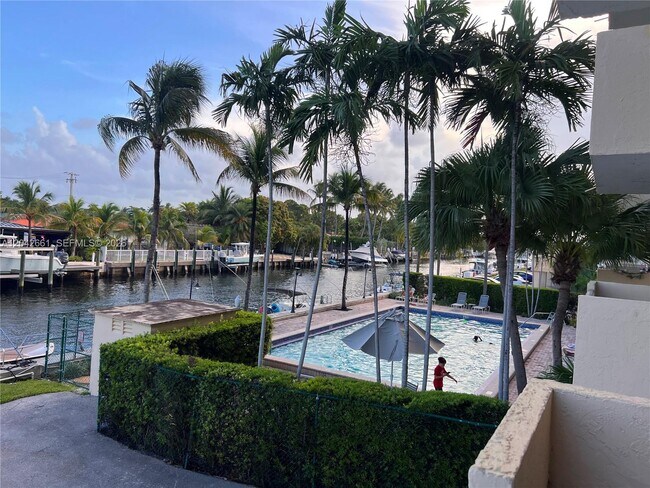 Foto del edificio - 2350 NE 135th St
