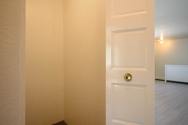 Building Photo - Brookshires Townhomes