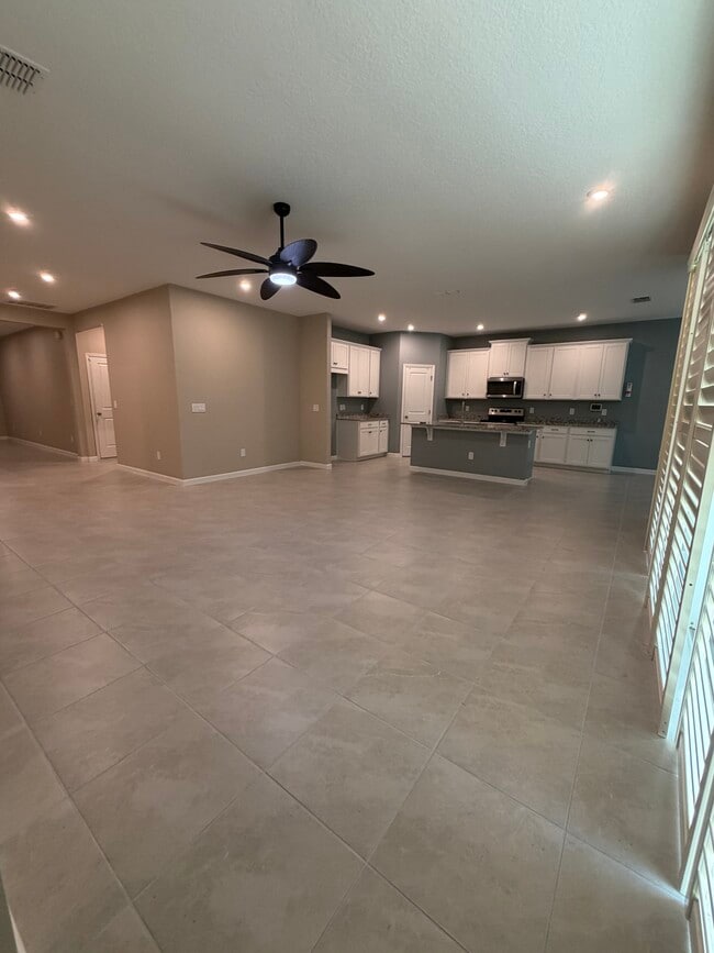 Building Photo - 882 Asterfield Ln