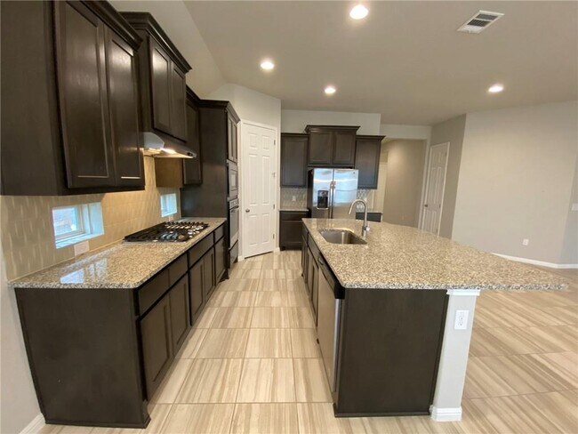 Foto del edificio - 720 Kingston Pl