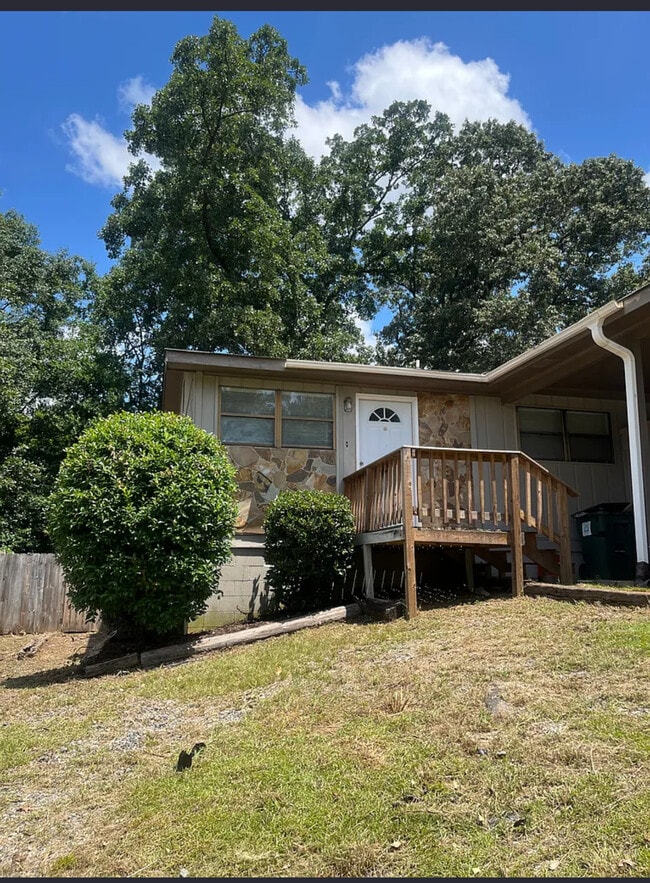 Building Photo - 405 Westcliff Cir