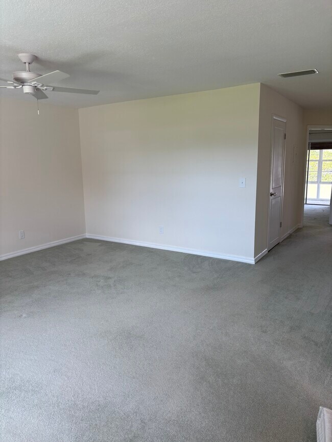 Foto del edificio - 31 Pine Arbor Ln