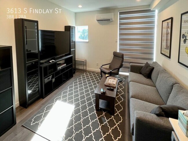 Building Photo - Columbia City - 3 Bedroom / 1.5 Bath **Fur...