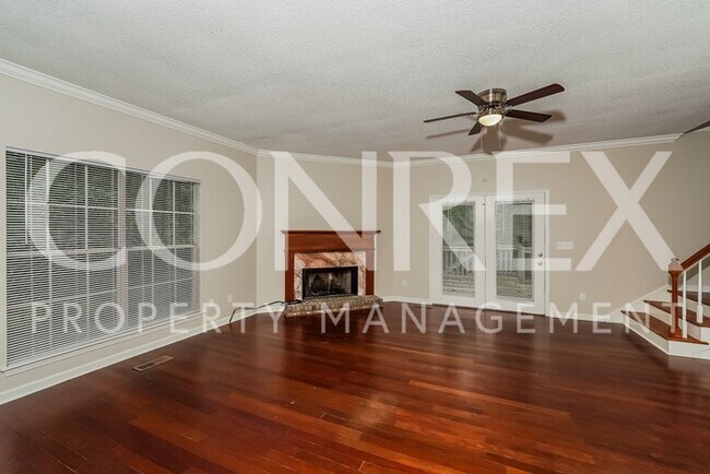 Building Photo - 8717 Woodview Ln