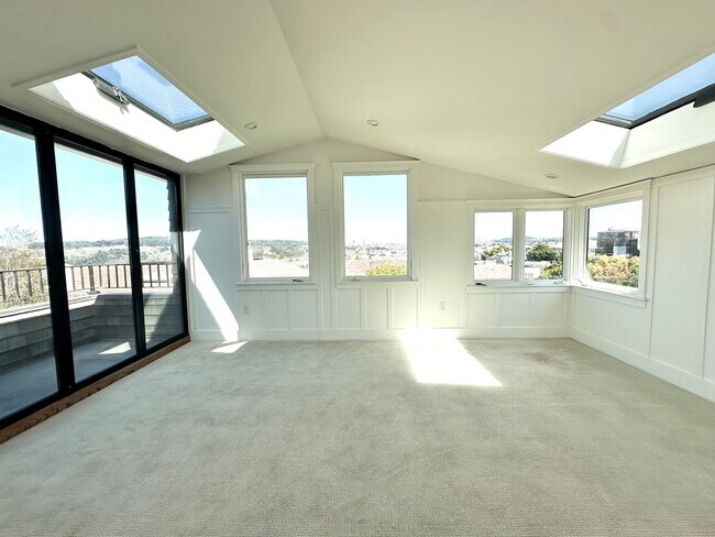 Foto del edificio - Elegant 4BR/3BA Sea Cliff Private Home wit...