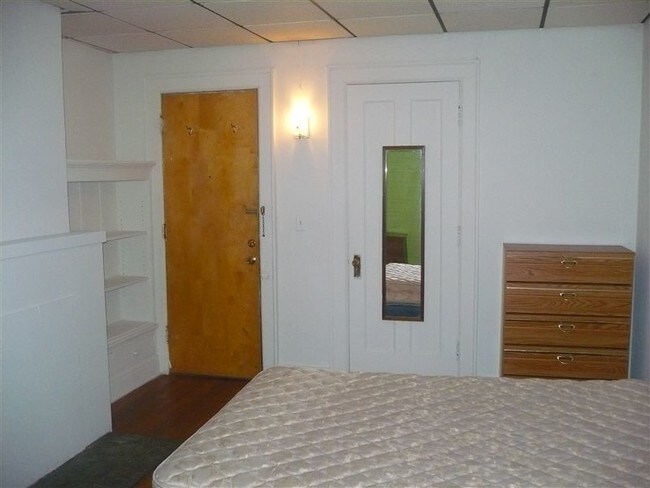 Building Photo - 1 br, 1 bath Apartment - 732 S Forest Ave #2