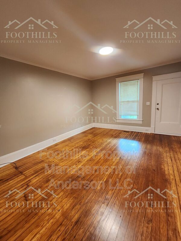 Foto del edificio - 120 Anderson Ave