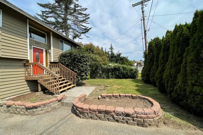 Building Photo - 31221 10th Ave S