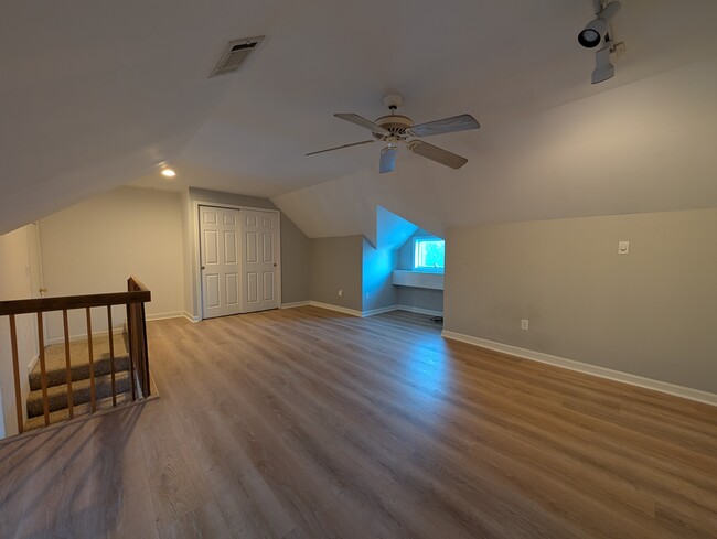 Building Photo - 301 Riverdale Dr