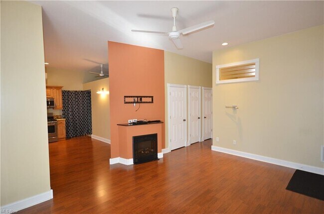 Foto del edificio - 45002 Middle Ridge Rd