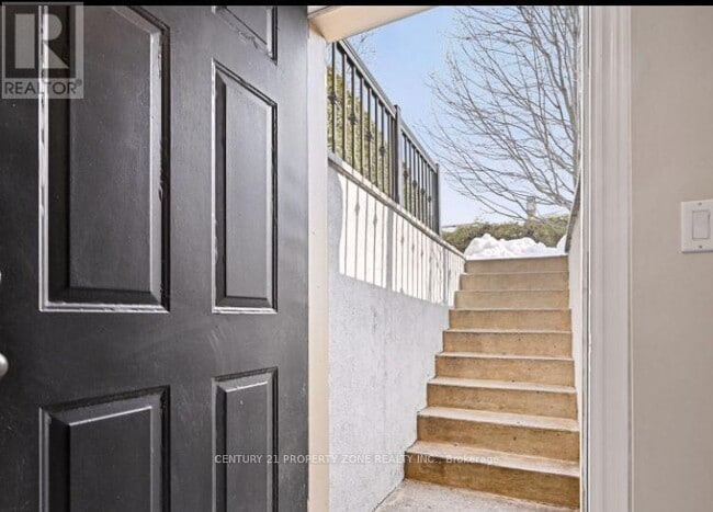 Building Photo - 1534 Hollywell Ave