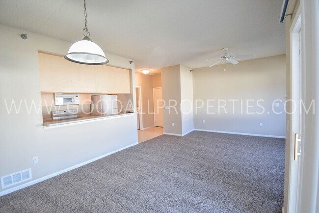 Building Photo - Short Term Lease Available ! 2 Bedroom 2 B...
