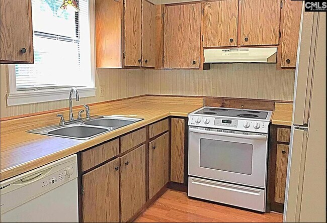 Foto del edificio - 1539 Fork Ave