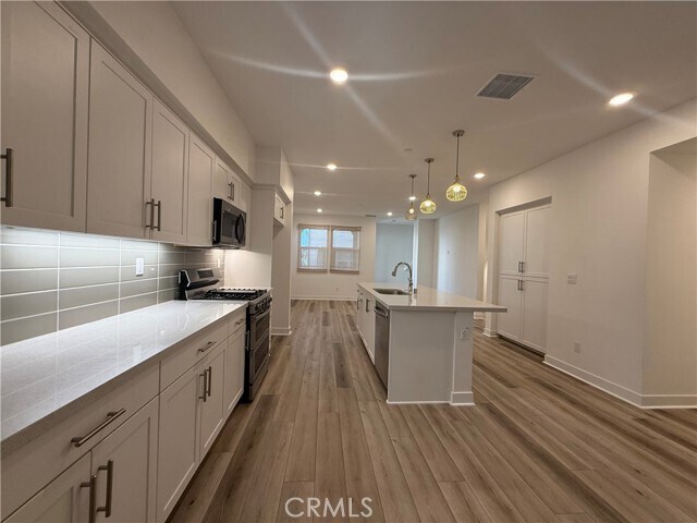 Foto del edificio - 2317 W Broadway