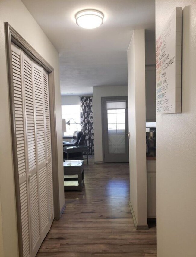 Foto del edificio - 8352 N Village Dr