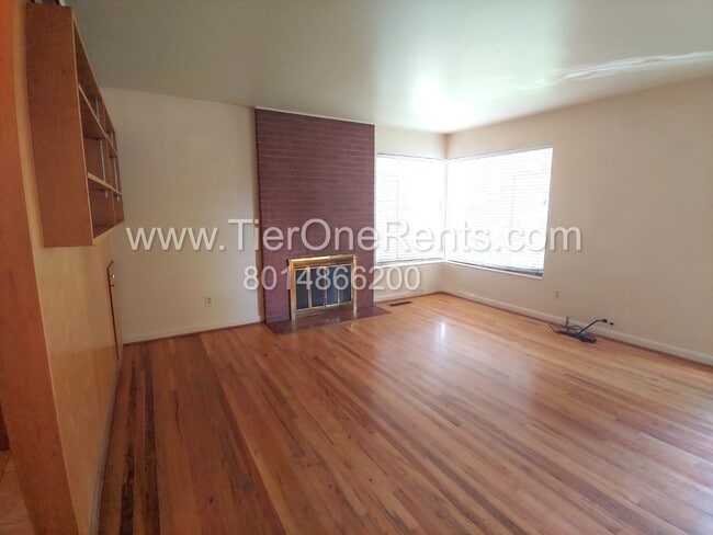 Building Photo - This property offers a NO DEPOSIT option available for qualified renters!