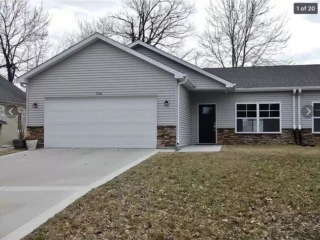 Building Photo - Rent: $1950 - 3 Bed House