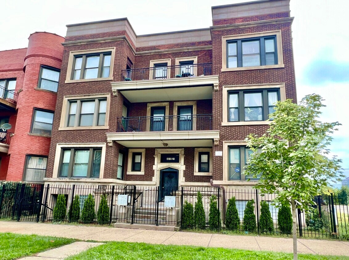 Primary Photo - 4619 S Michigan Ave