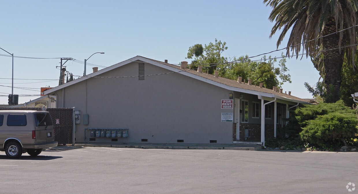 Building Photo - 30-50 Broderick Dr