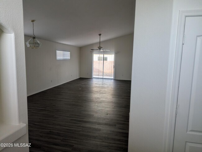 Building Photo - 7254 W Maple Ridge Dr