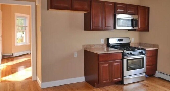 Building Photo - 298 Wickenden St