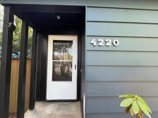 Building Photo - Wonderful 2 Bd 1 Ba home in Woodstock! Covered driveway, Large yard and Shop/Shed !!!