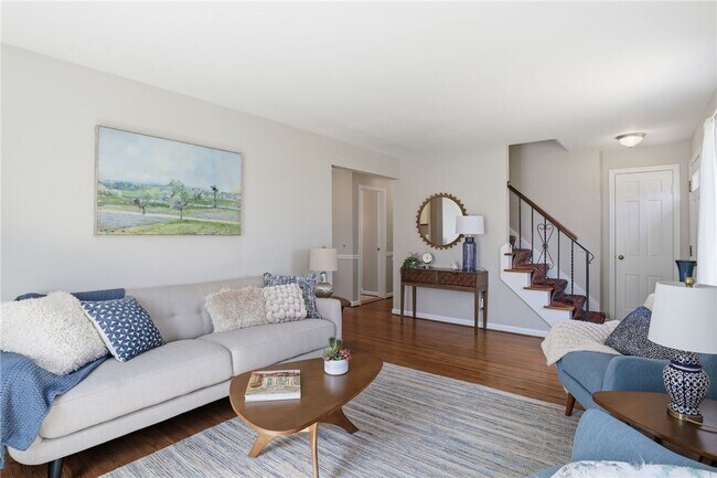 Foto del edificio - 37 Oakmount Dr