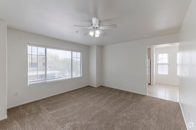 3 habitaciones, 3 baños - 1130 pies cuadrados - Sala de estar - Bradshaw Vista