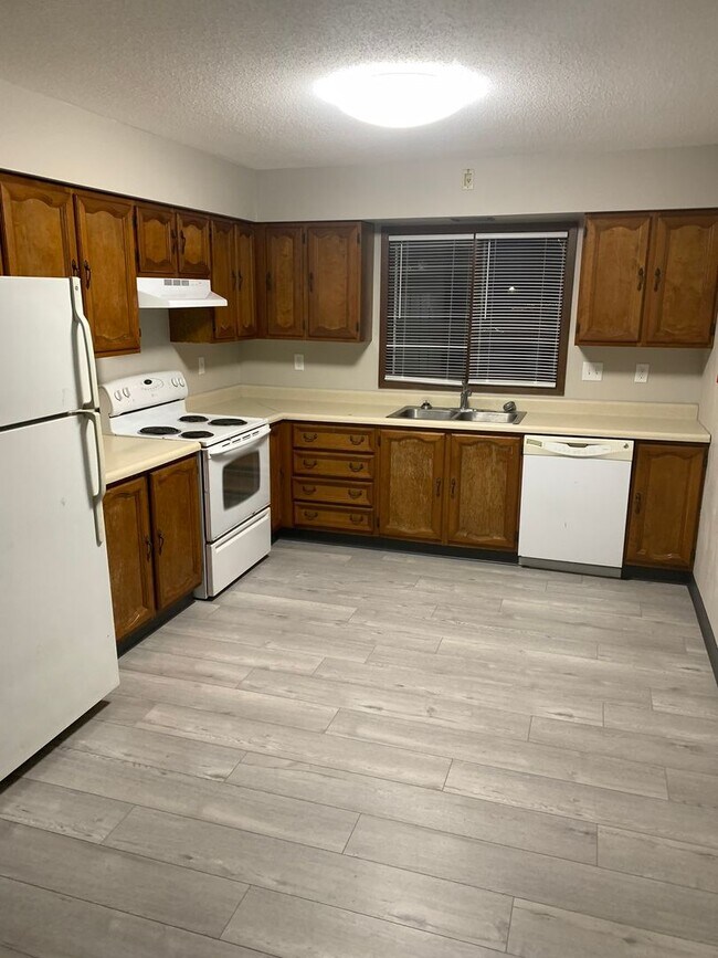 Building Photo - 400 3rd Ave SW