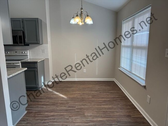 Building Photo - Ranch Home in Charlotte