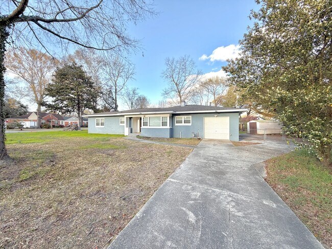 Building Photo - 1216 Eastwood Ave