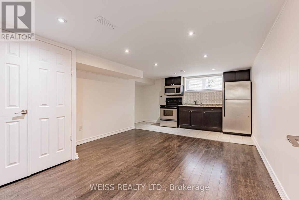 Photo du bâtiment - 3 Acton Ave