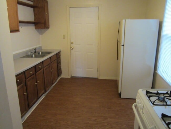 Building Photo - zillow