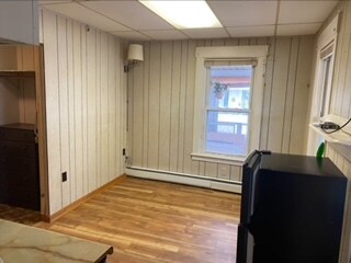 Cute efficieny with screened porch. - 6 Maple St