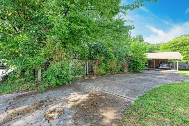 Building Photo - 1805 Mohle Dr