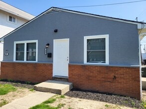 Front Door - 482 S Richardson Ave