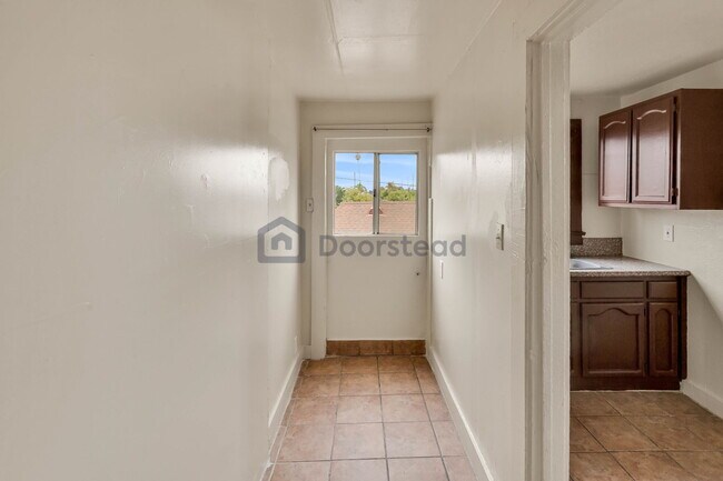 Building Photo - 1251 E 59th Pl