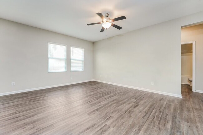 Foto del edificio - 3735 Newbury Pl