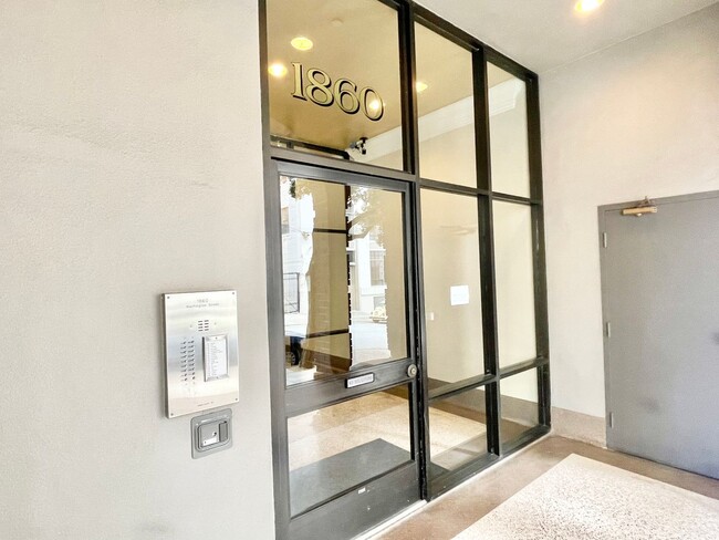 Foto del edificio - HUGE Pac Heights 2BR/2BA Courtyard Condo w...