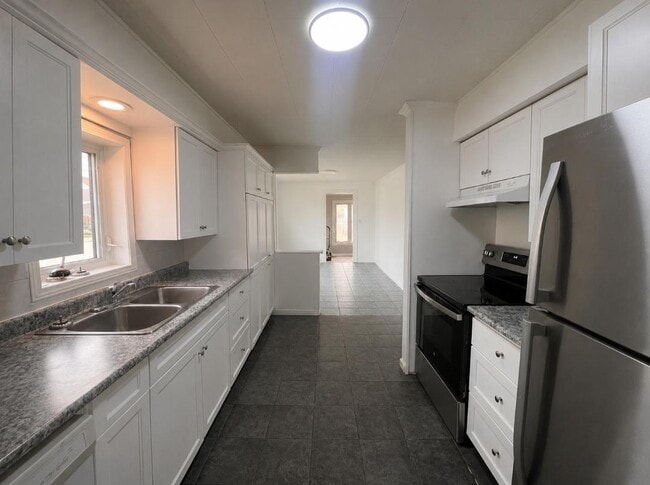 Building Photo - Stylish 1 Bedroom House for Rent – $1,749/month (plus utilities)