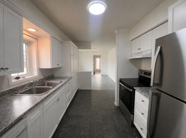 Photo du bâtiment - Stylish 1 Bedroom House for Rent – $1,749/month (plus utilities)