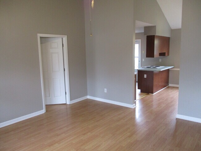 Building Photo - 1526 Ridgemont Dr