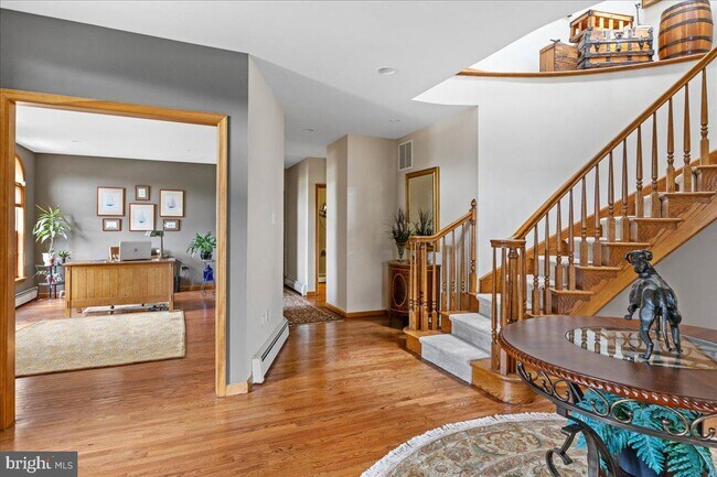 Building Photo - 556 Hopwood Rd