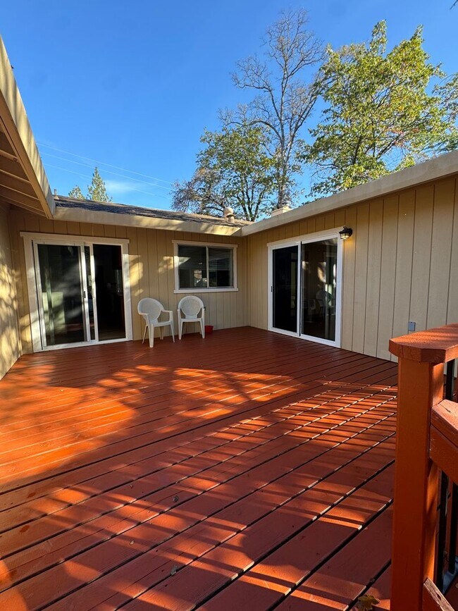 Foto del edificio - Beautiful Partial Lake View Home on the Golf Course – 3 Bed, 2 Bath, 1,680 Sq Ft in Lake of the P...