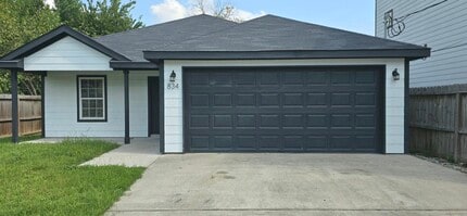 Building Photo - 834 Elkhart St