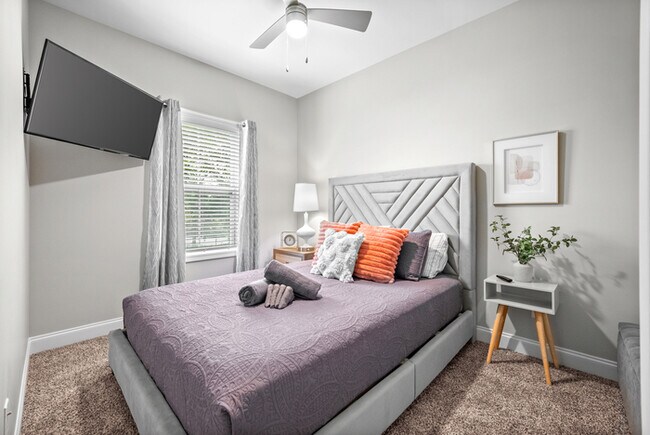 Building Photo - Whole Home (1012 & 1014 Franklin)