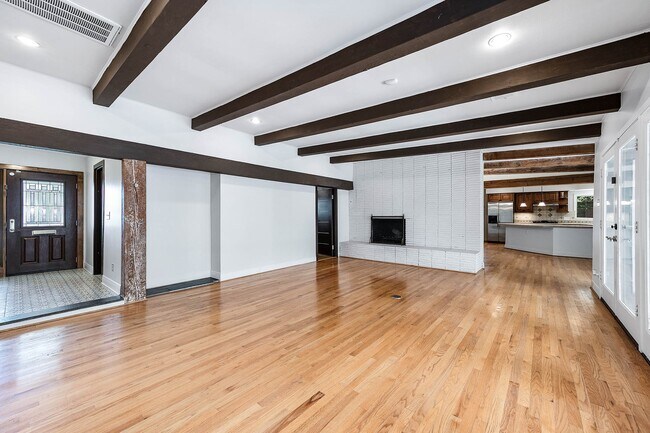 Foto del edificio - 6825 Bellgreen Dr
