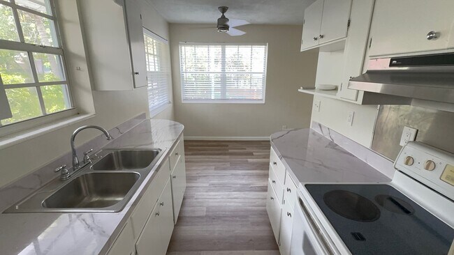 Foto del edificio - 217 SW 11th Ct