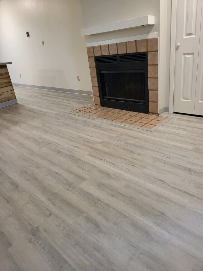 Living Room - 845 Hathaway Dr