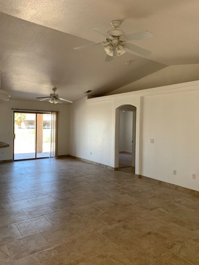 Building Photo - Unfurnished Full Time
